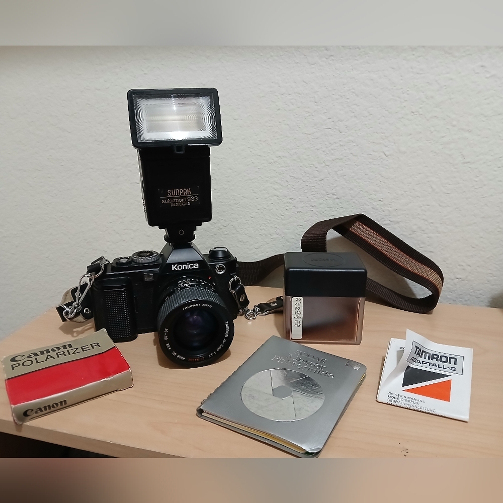 *VTG 1979 Konica Film Camera FS-1 w/Tamron Adaptall 2 Flash and Accs. EUC